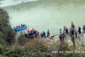 त्रिशुली नदीमा बस खस्दा मृतकको संख्या ११ पुग्यो