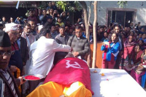 खुशीराम पाख्रिनको पार्थिव शरीरमा ओली र प्रचण्डले ओढाए पार्टीको झण्डा