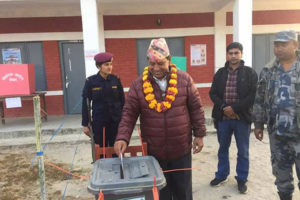 नेकपा माओवादीका वरिष्ठ नेता श्रेष्ठद्वारा मतदान