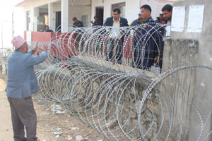 गोरखामा मतपेटिका राखेको कोठामा तीन ओटा ताल्चा, बाहिर काँडेतार