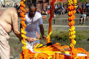 पूर्व प्रधानमन्त्रीको निधन भएको ३० घण्टापछि राष्ट्रपतिले निकालिन् शोक वक्तब्य !