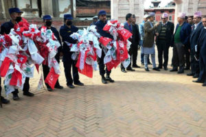 भक्तपुरमा निर्वाचन आयोगले हटायो आचारसंहित विपरीतका प्रचार सामग्री