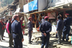 चुनावी मिति नजिकिएसँगै कालिकोटमा घरेलु मदिरा नष्ट गर्नमा प्रहरी सक्रिय