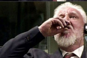 युद्ध अपराधमा दोषी ठहरिएपछि बोस्नियाका पूर्वसैनिकले अदालतमै पिए विष