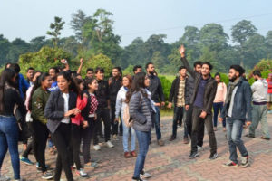 ‘प्रश्नपत्र आउट गरेको’ भन्दै विद्यार्थीद्वारा पूर्वाञ्चल विश्वविद्यालय तोडफोड, डिनको कुर्सी जलाइयो