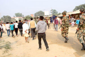 प्रधानमन्त्रीको चुनावी सभा : छत–छतमा जनता, सडकभरी सेना र प्रहरी