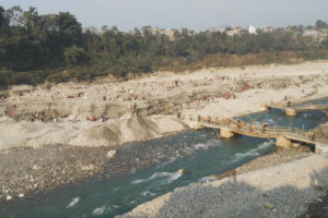 रामघाटको बालुवाः जहाँ सयौँ मजदुरले रोजीरोटी पाएको छ