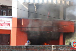 धनकुटामा क्षेत्रीय प्रशासनसहित दुई सरकारी कार्यालयमा आगजनी, स्थिती तनावग्रस्त