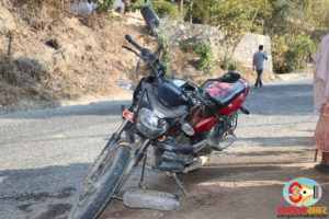 धनकुटामा मोटरसाईकल तोडफोड