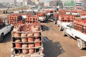 तीन ग्यास उद्योगमा लगाइयो ‘सिल’