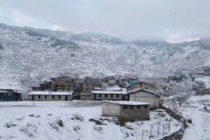 मनाङमा भारी हिमपात