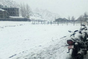 मनाङमा भारी हिमपात, १० पर्यटक सम्पर्कविहीन