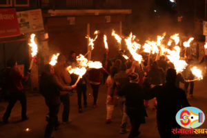 सरकारको निर्णय बिरुद्ध धनकुटामा मसाल जुलुश