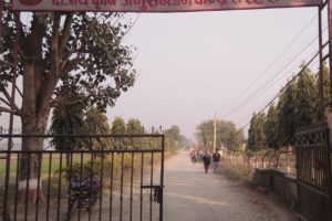 तरहराकाे जनप्रतिनिधिलार्इ स्थानीयहरूकाे प्रश्न : याे बाटाे कहिल्ये बन्छ ?