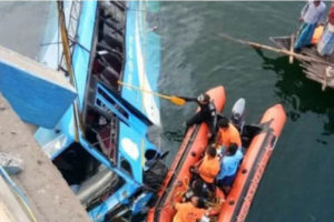 भारतमा बस दुर्घटनामा परी ३५ जनाको मृत्यु