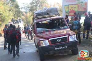 धनकुटामा गाडी तोडफोड गरेको आरोपमा एक युवा पक्राउ, रिहाईको माग गर्दै प्रदर्शन