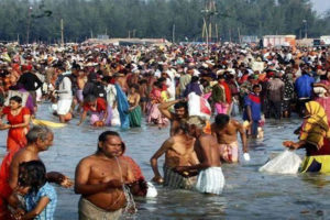 कनकाई नदीमा मकर स्नान गर्नेको घुइँचो