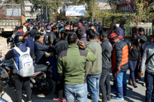 युवा–विद्यार्थीद्धारा आयल निगम घेराउ