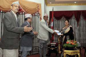 राष्ट्र्पतिसक्षम प्रतिनिधिसभा सदस्य निर्वाचनको प्रतिवेदन प्रस्तुत