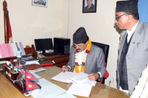 प्रधानन्यायाधीशद्वारा महान्यायाधिवक्ता खरेललाई शपथ