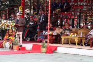 प्रम ओली आफ्नै रचनामा रमाउँदा…(५ तस्विरमा )