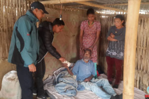 धनकुटाका प्यारालाइसिस पीडित दर्जीको उपचारमा विदेशबाट सहयोग