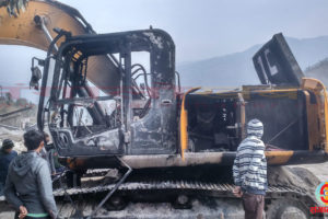 धनकुटामा एनसेल टावरमा आगजनी, भोजपुरमा दुई स्काभेटर जलाईयो