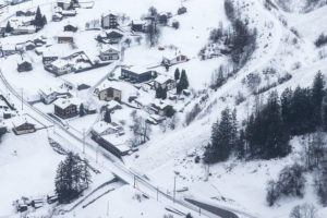 सोलुखुम्बुको माथिल्लो क्षेत्रमा हिमपात, स्थानीयवासी हर्षित