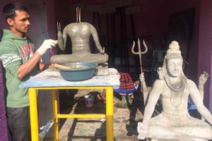 इन्टरनेट हेरेर ‘भगवान्’ बनाउँछन् दिनेश