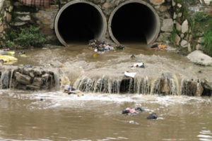 शौचालयको ढल महाकालीमै