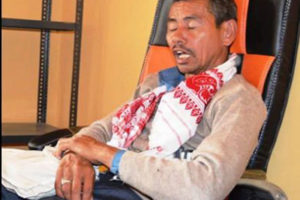 मदिरा पिएर लठ्ठ वडाध्यक्ष कार्यालयबाटै समातिए