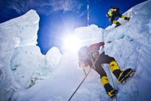 आरोहणका लागि पथप्रदर्शक अनिवार्य