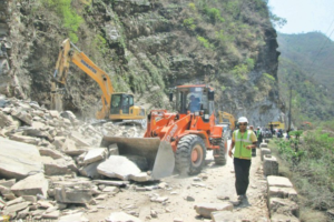 नारायणगढ–मुग्लिङ सडकखण्डमा पहिरो रोक्ने काम अझै शुरु भएन