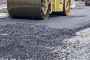 इटहरी ल्याण्डफिल्ड सडक कालोपत्र अन्तिम चरणमा