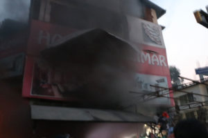 सुन्धारास्थित रेष्टुरेण्टमा आगलागी, १३ जनाको उद्दार