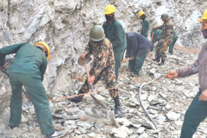 सेनाले चट्टान फोरेपछि लिबाङ–थबाङ रिङरोड बन्यो