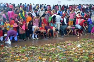 मातातीर्थ कुण्डमा भक्तजनको भीड