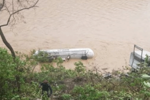 त्रिशूलीमा ग्यास बुलेट पल्टियो, चालकको मृत्यु
