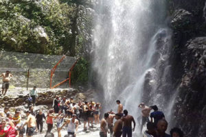 धनकुटाको नमस्ते झरनामा नुहाउने क्रममा ढुंगाले लागेर एक जनाको मृत्यु, झरनामा जाँन रोक