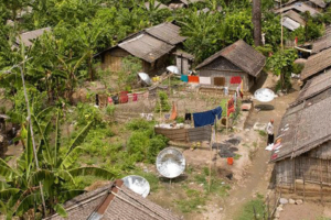 शरणार्थी समस्या समाधान गर्न सरकारको ध्यानाकर्षण