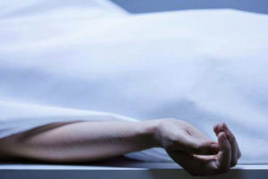 ​दमकमा घरको छतबाट खसेर महिलाको मृत्यु