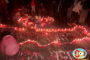 भूकम्पमा निधन भएकाको संझना गर्दै सिधुवामा दिप प्रज्वलन