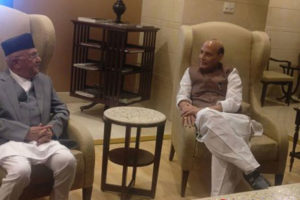 प्रधानमन्त्री दिल्लीमा, राजनाथले गरे स्वागत, यस्तो छ माहोल