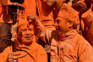 सिन्दूर खेल्दै ३२ खट जात्रा