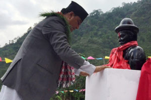 सरदार भक्ति थापाको अर्धकदको शालिक अनावरण