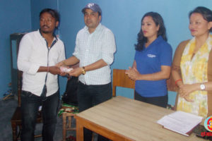 पाख्रीवासका मृगौला पीडित पुलामीलाई आर्थिक सहयोग