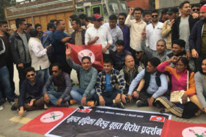 मूल्यवृद्धिको विरोधमा आयल निगम घेराउ