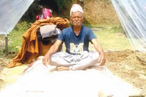 सडकको माग गर्दै ७८ वर्षीय वृद्ध अनशनमा