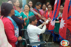 विश्व ह्वीलचियर यात्रीलाई धनकुटामा सहयोग