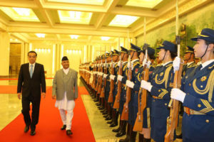 प्रधानमन्त्री केपी शर्मा ओलीलाई चीनमा गार्ड अफ अनर